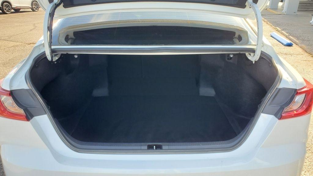 Toyota Camry Hybrid  2025