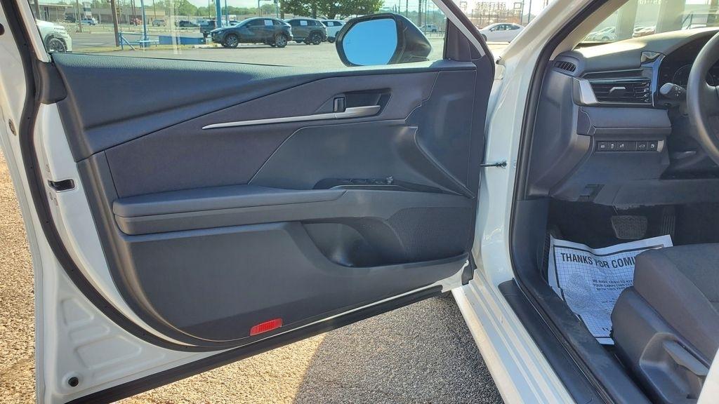 Toyota Camry Hybrid  2025