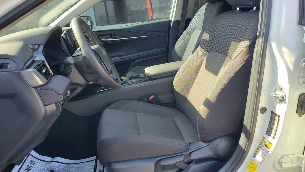 Toyota Camry Hybrid  2025