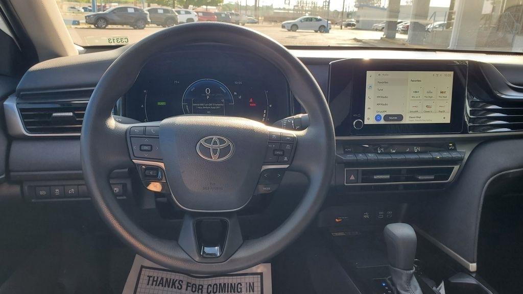 Toyota Camry Hybrid  2025