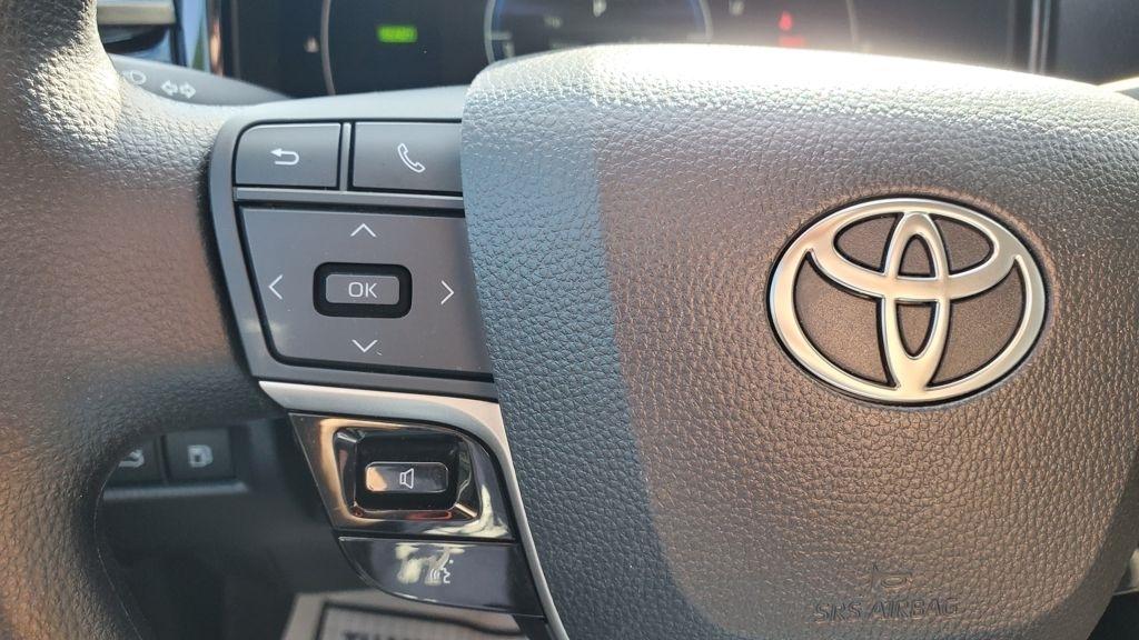 Toyota Camry Hybrid  2025