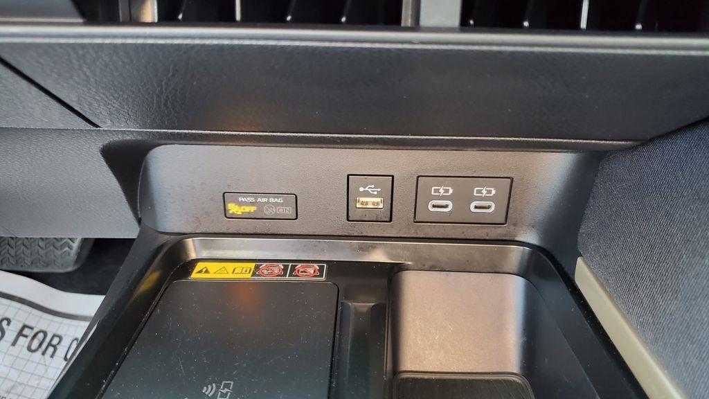 Toyota Camry Hybrid  2025