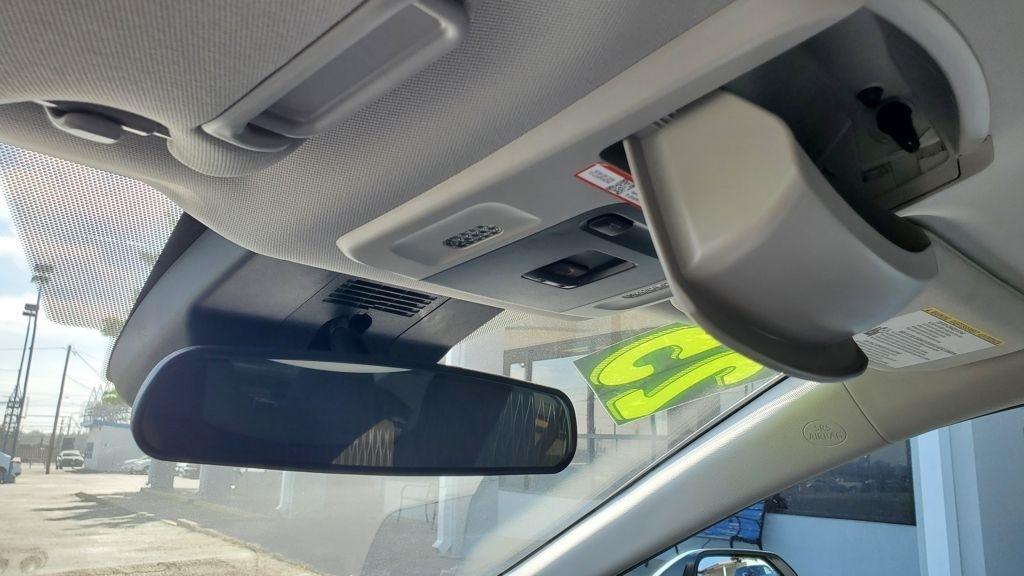 Toyota Camry Hybrid  2025