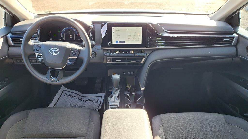 Toyota Camry Hybrid  2025