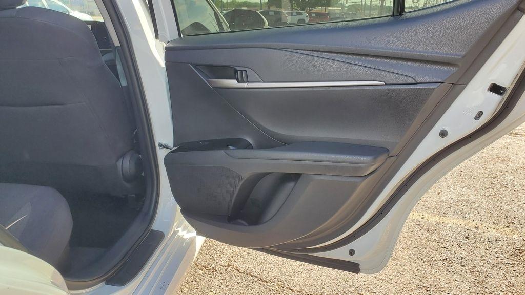 Toyota Camry Hybrid  2025