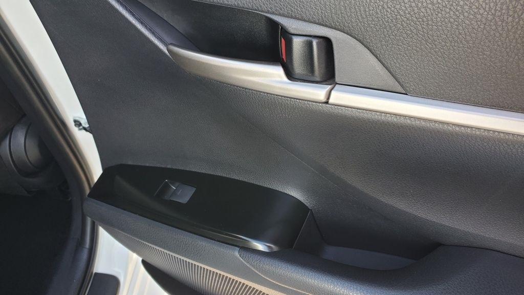 Toyota Camry Hybrid  2025