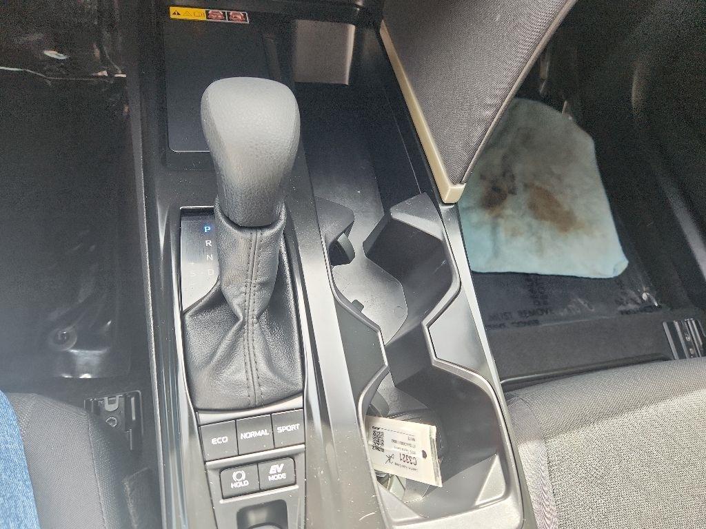 Toyota Camry Hybrid  2025