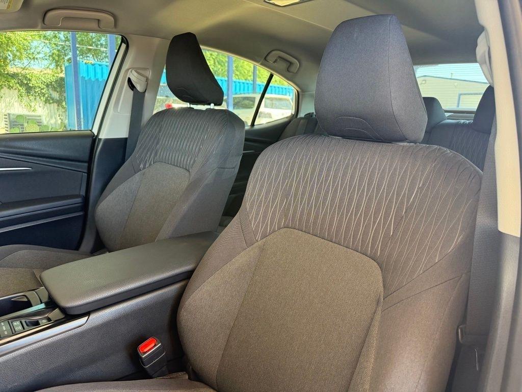 Toyota Camry Hybrid  2025