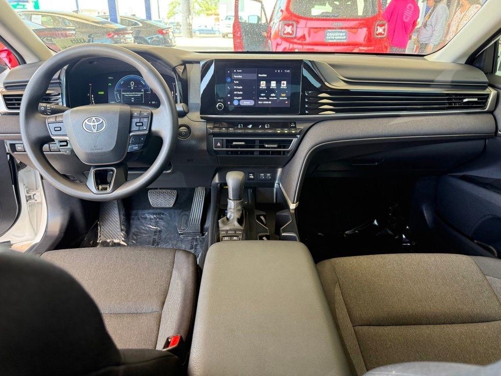 Toyota Camry Hybrid  2025