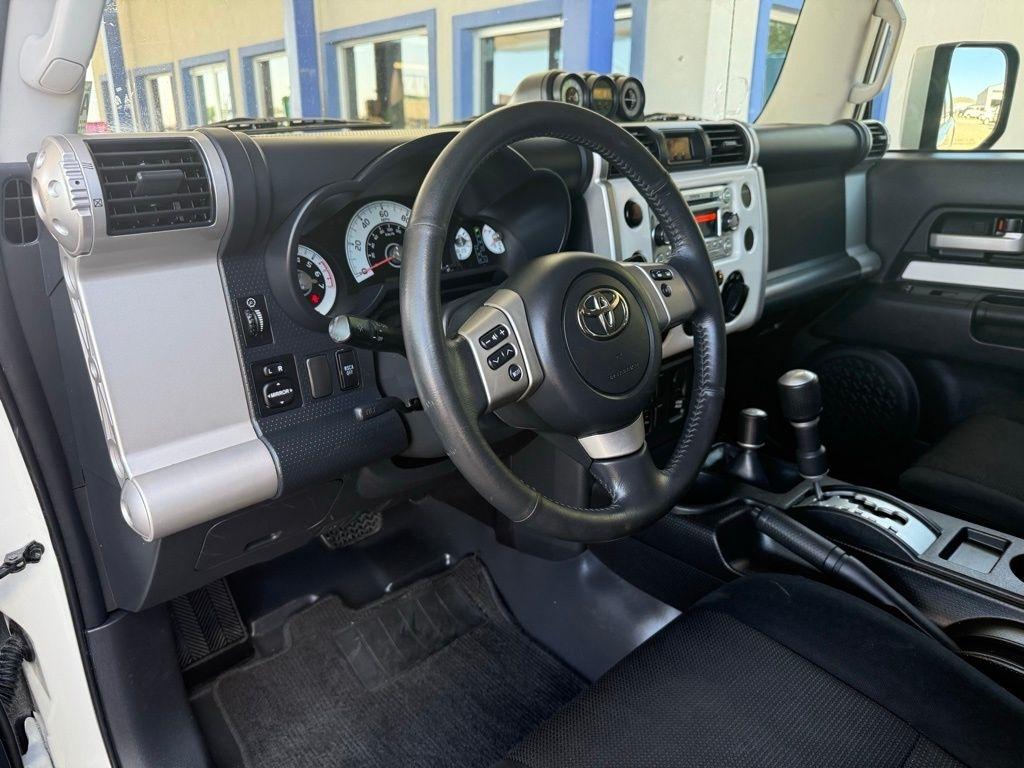 Toyota FJ Cruiser  2012