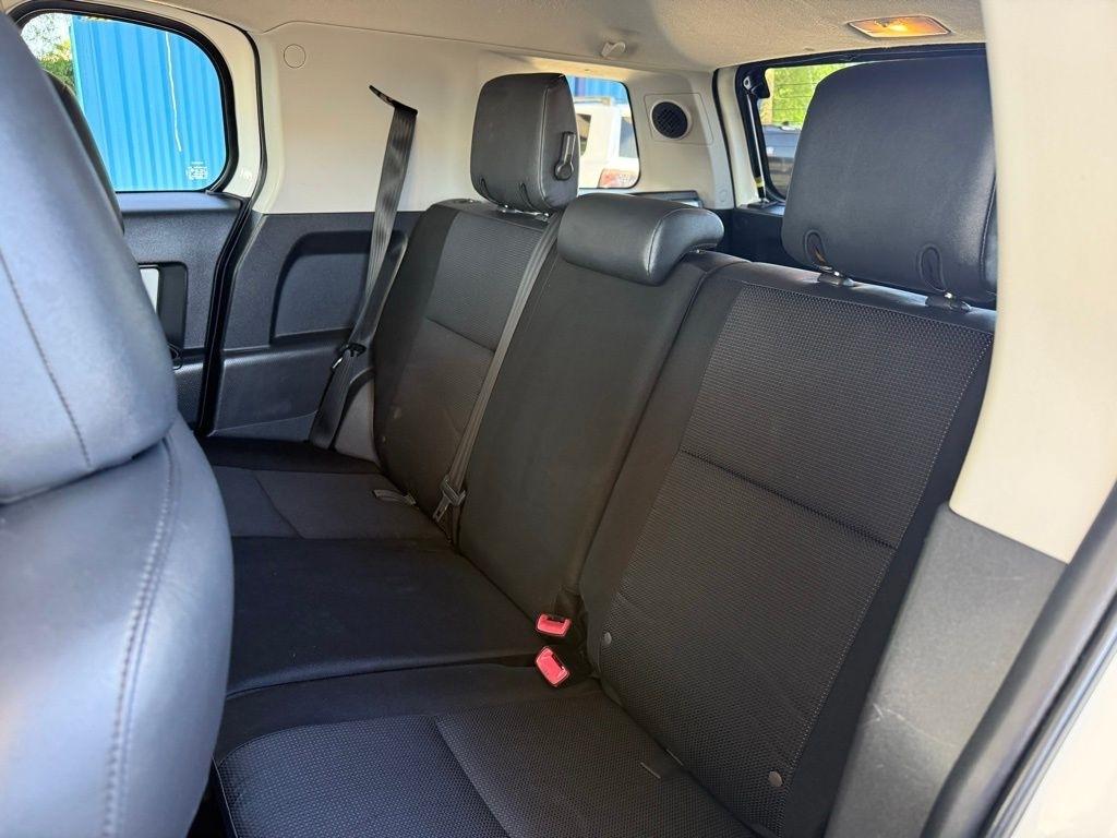 Toyota FJ Cruiser  2012