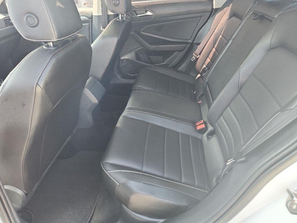 Volkswagen Jetta  2023