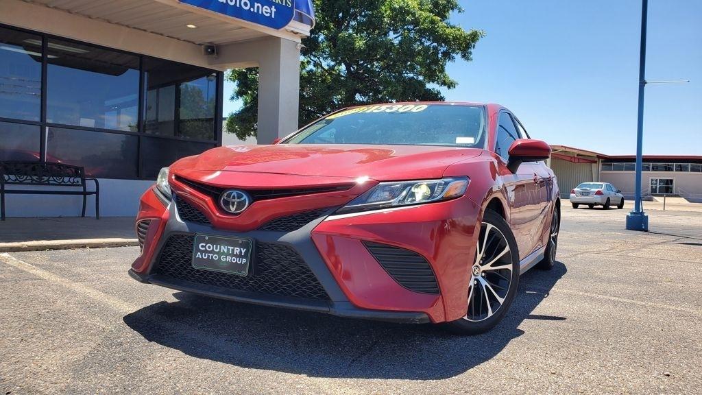 2020 Toyota Camry SE - Photo 18