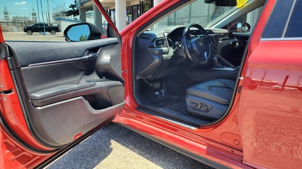 2020 Toyota Camry SE - Photo 28