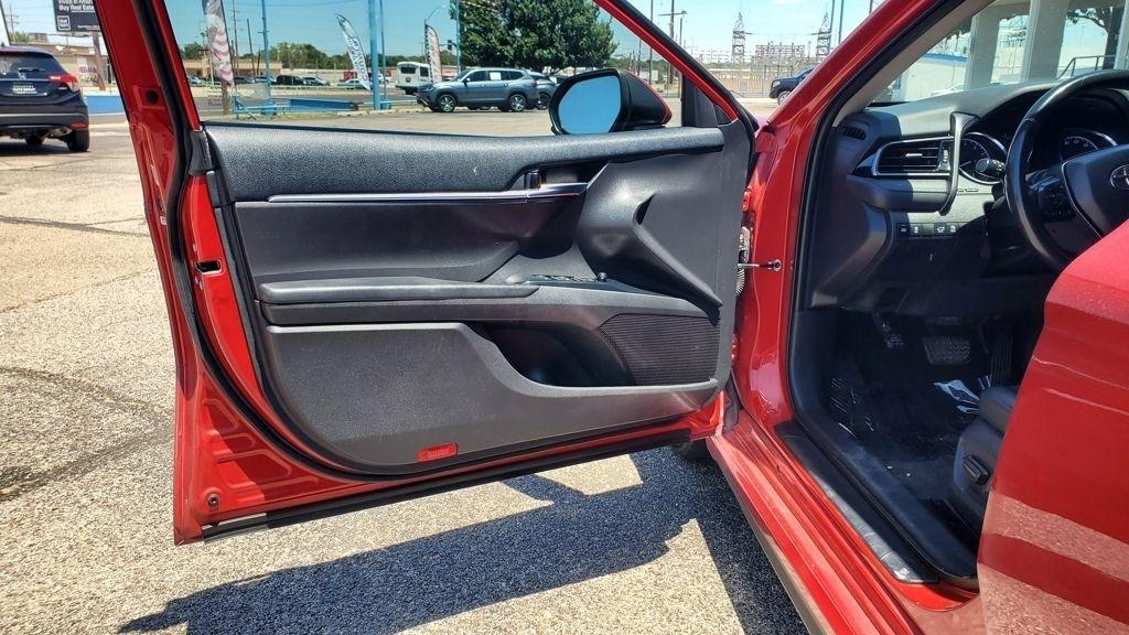 2020 Toyota Camry SE - Photo 29