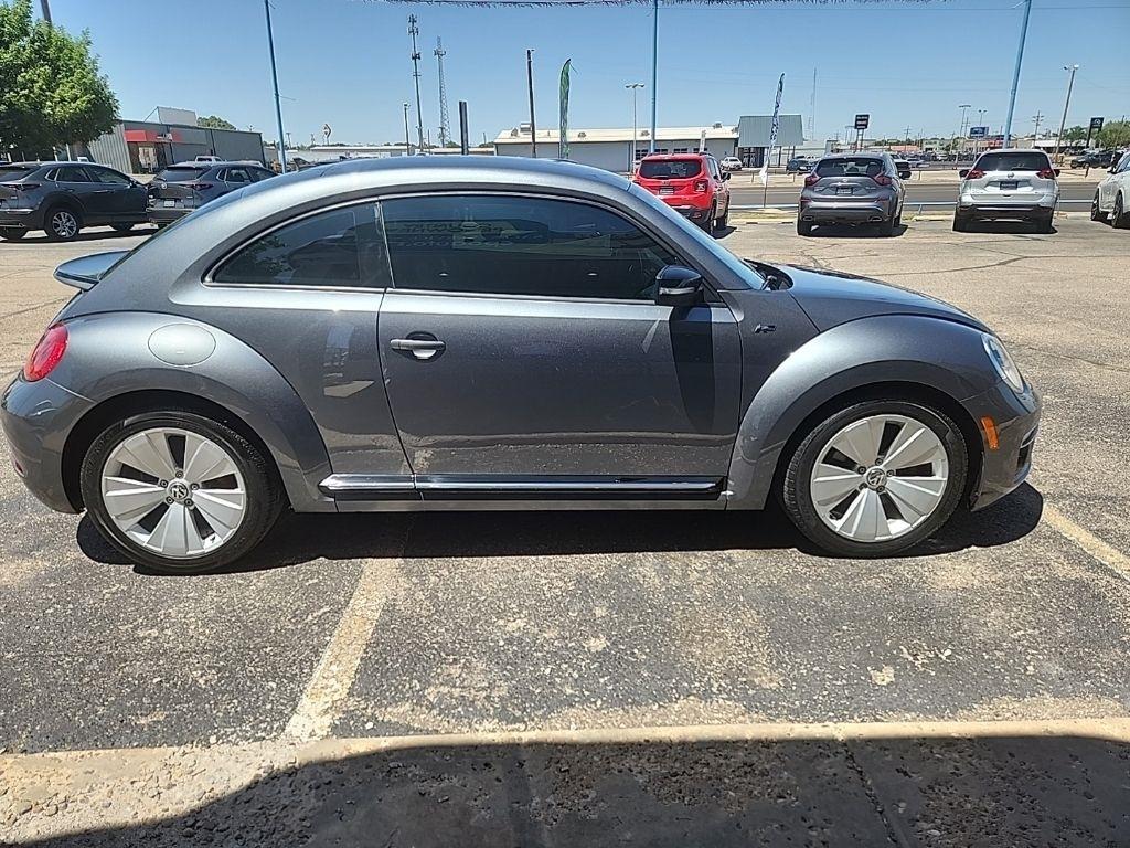 Volkswagen Beetle  2014