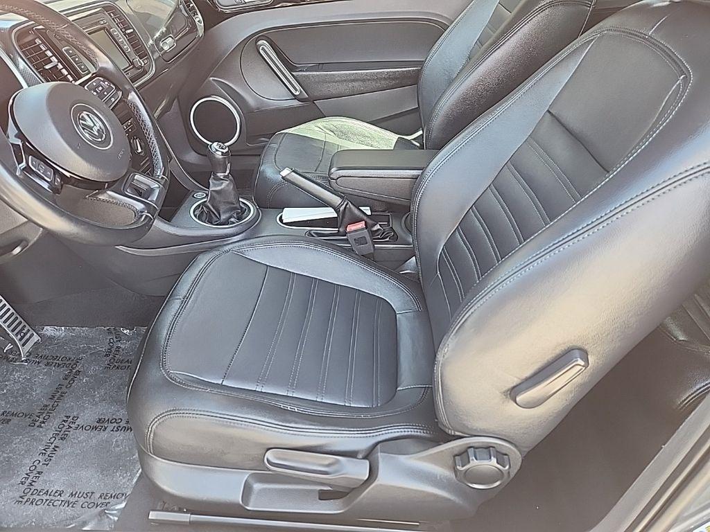 Volkswagen Beetle  2014