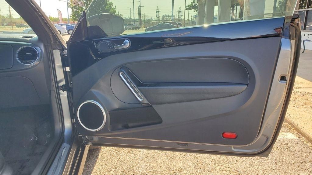 Volkswagen Beetle  2014