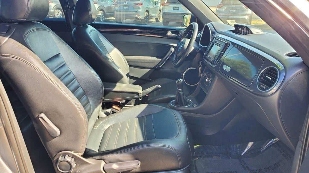 Volkswagen Beetle  2014