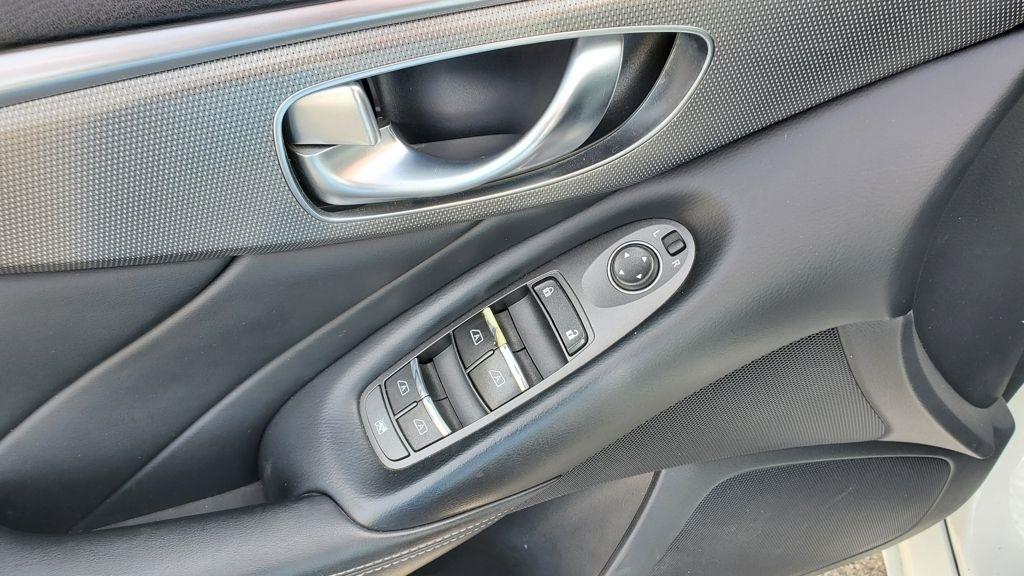 Infiniti Q50  2017