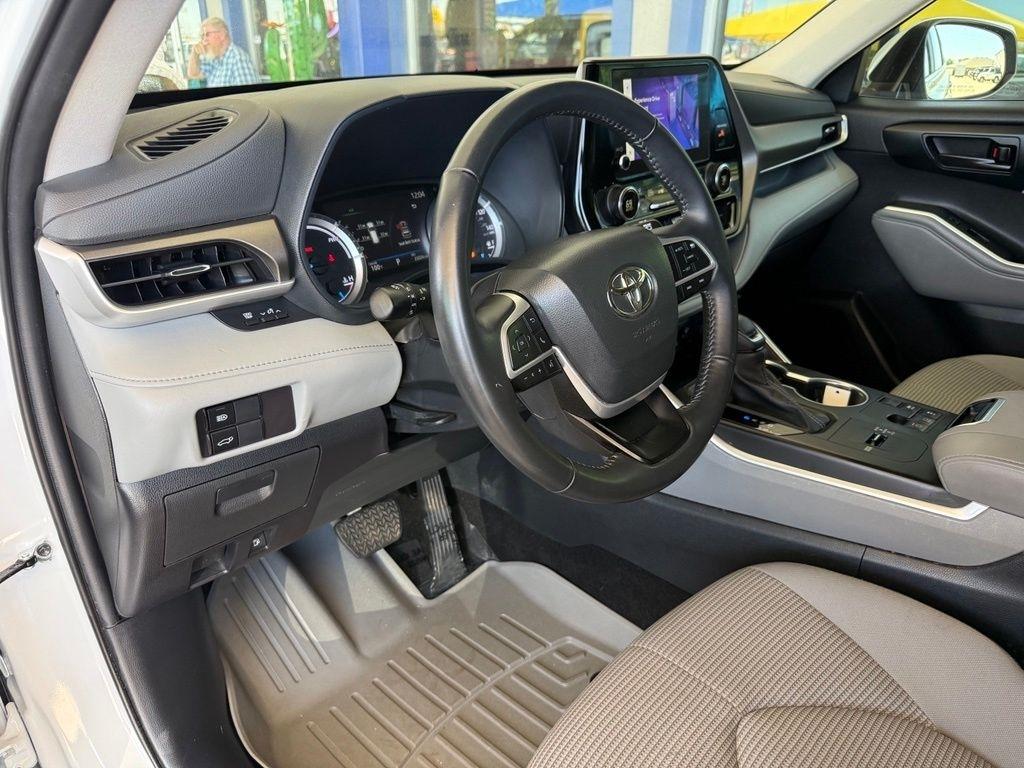 Toyota Highlander Hybrid  2023