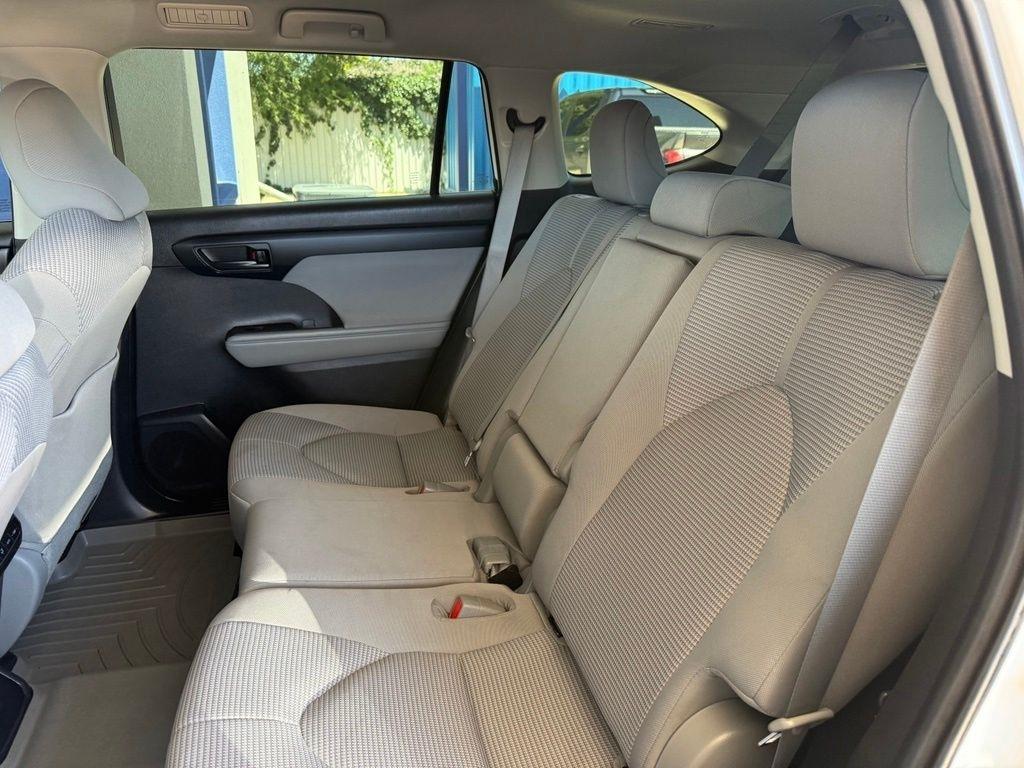 Toyota Highlander Hybrid  2023