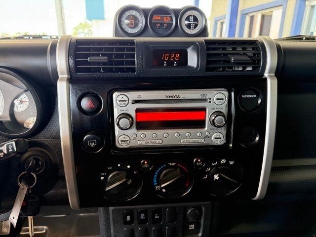 Toyota FJ Cruiser  2012