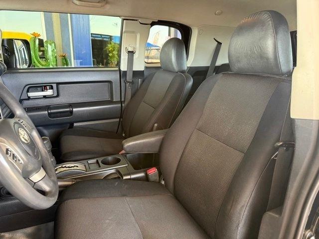Toyota FJ Cruiser  2012