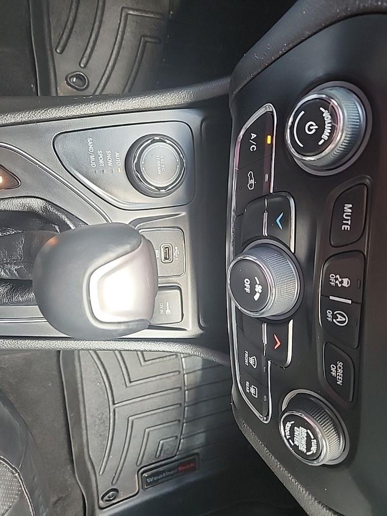 Jeep Cherokee  2021