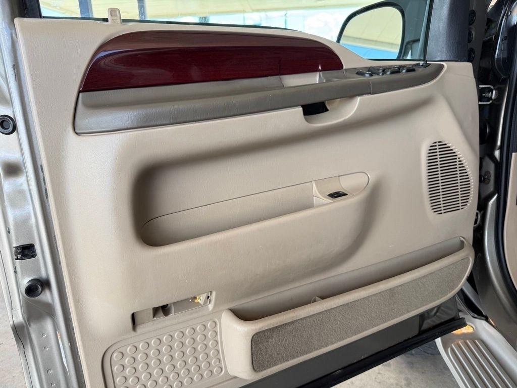 Ford Excursion  2003
