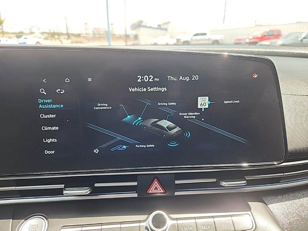 Hyundai Elantra  2024