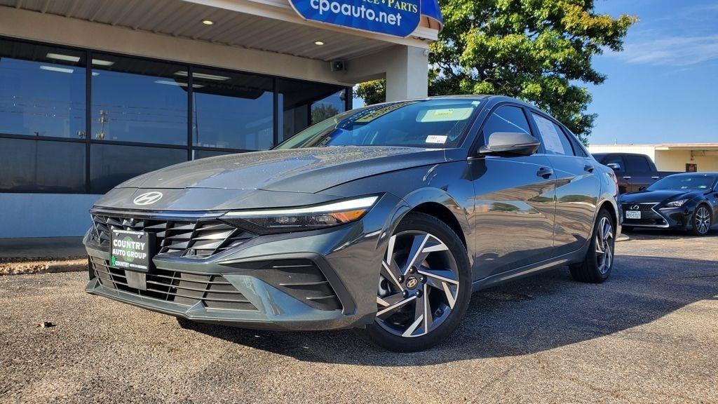 Hyundai Elantra  2024