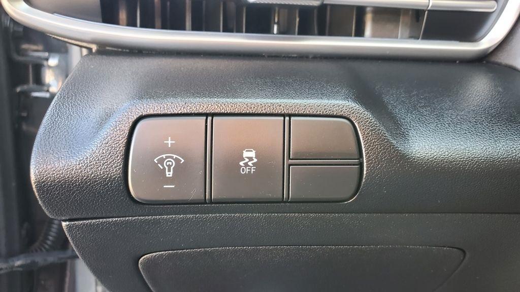 Hyundai Elantra  2024
