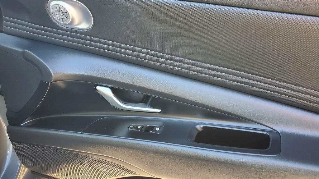 Hyundai Elantra  2024