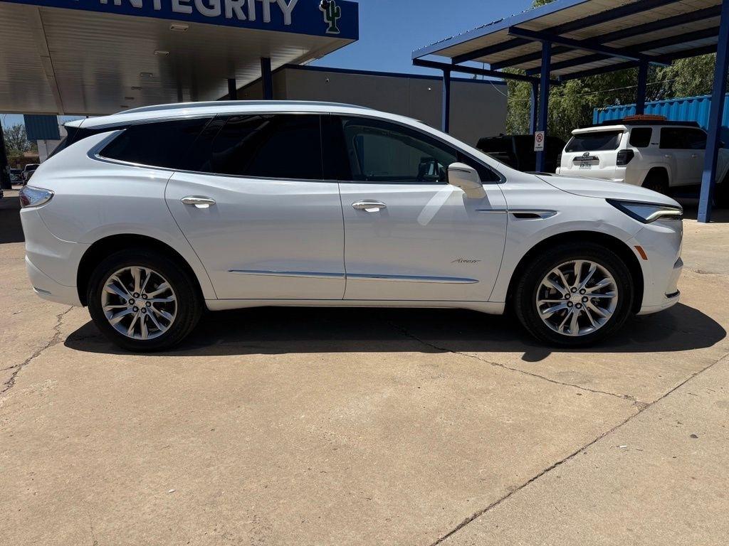 Buick Enclave  2022