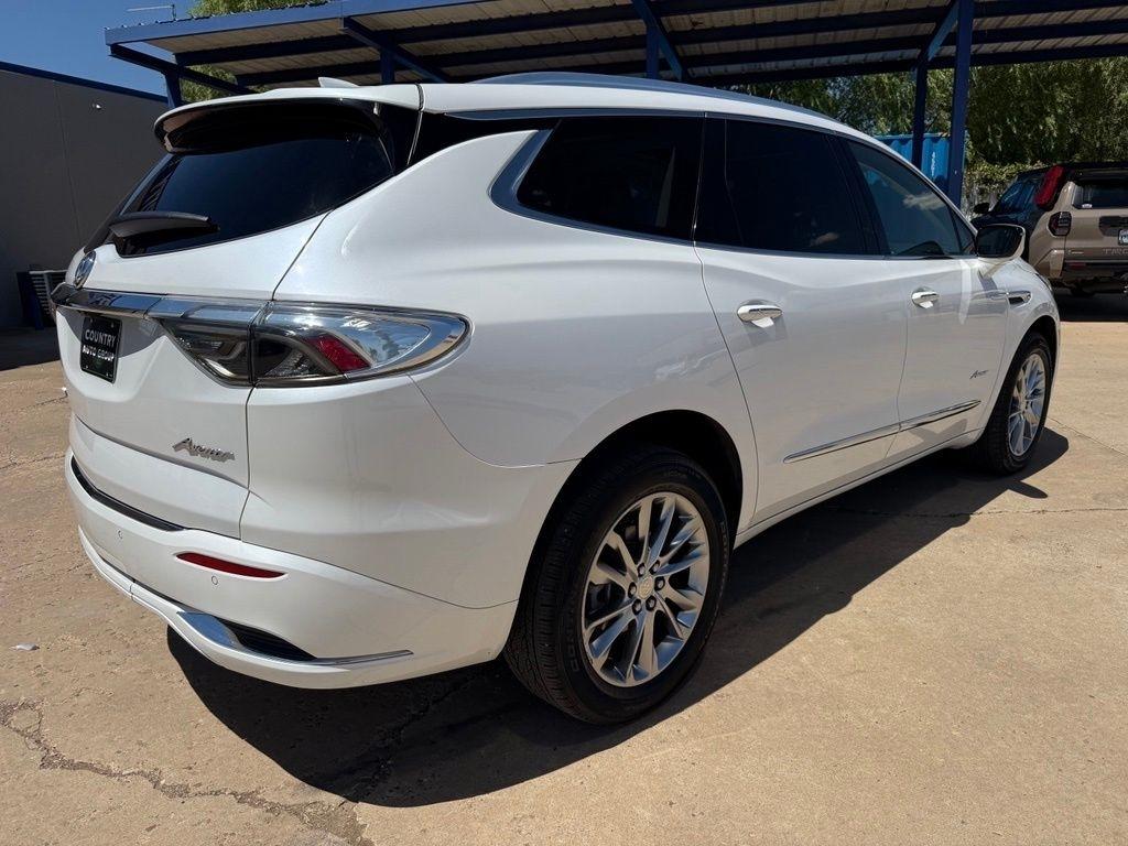 Buick Enclave  2022