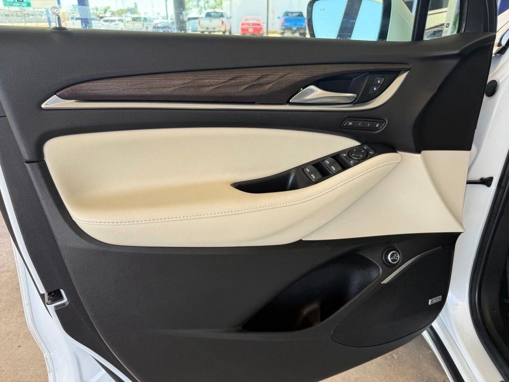 Buick Enclave  2022