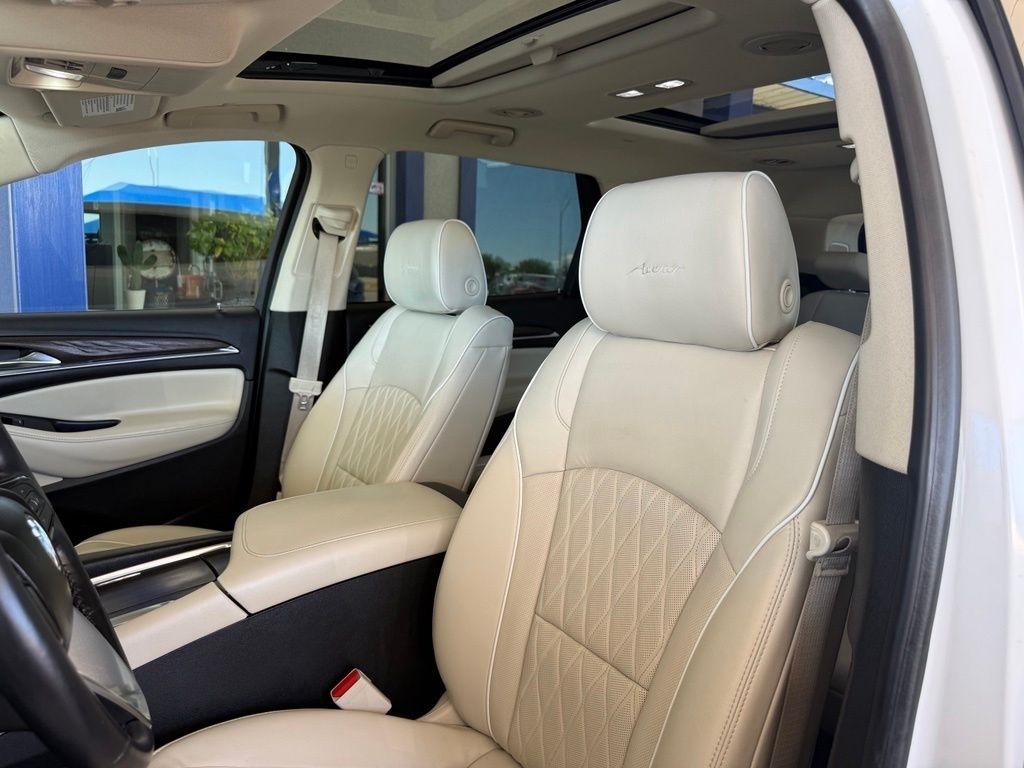 Buick Enclave  2022