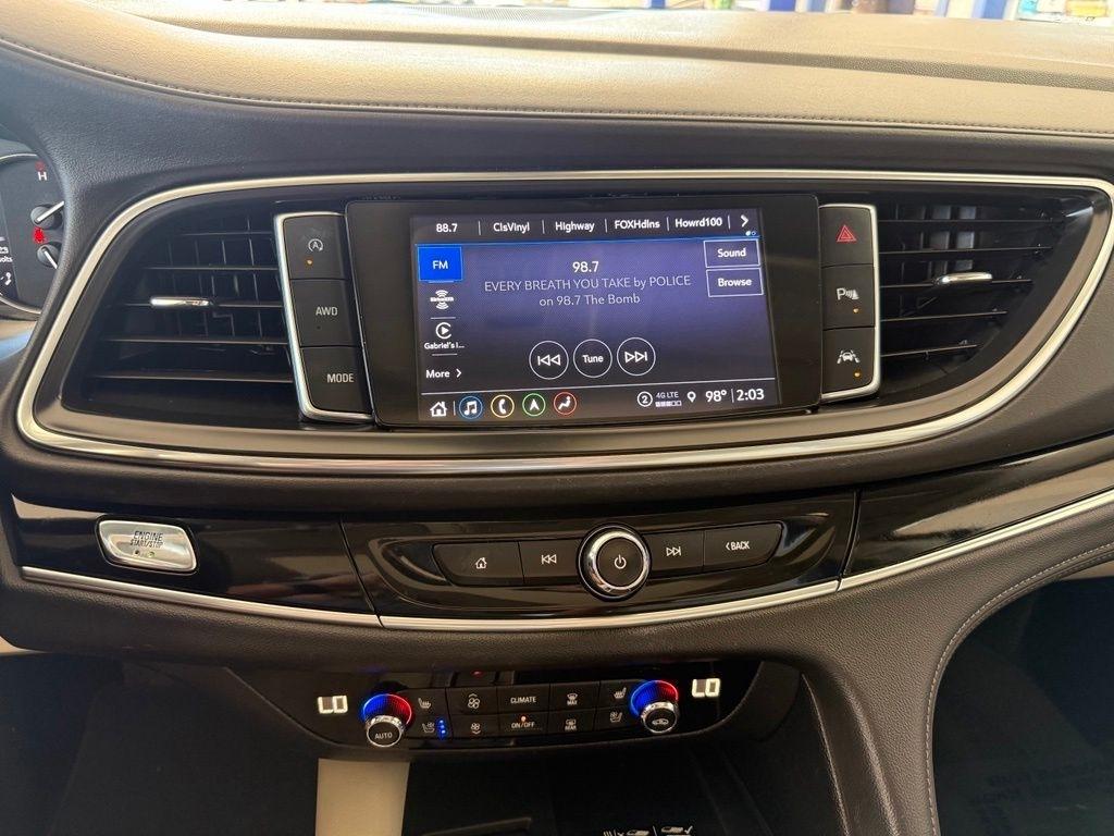 Buick Enclave  2022