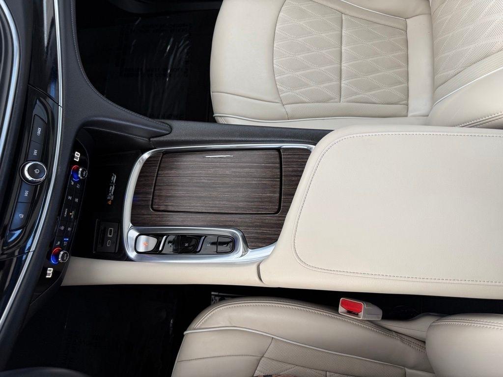 Buick Enclave  2022