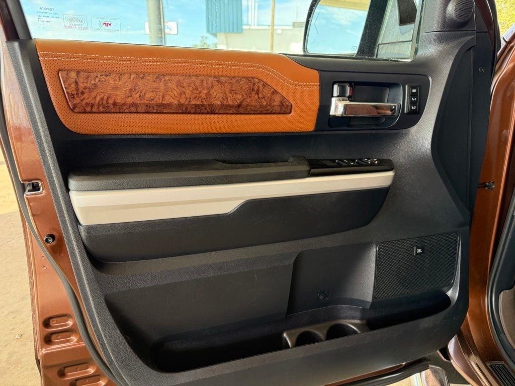 Toyota Tundra  2016