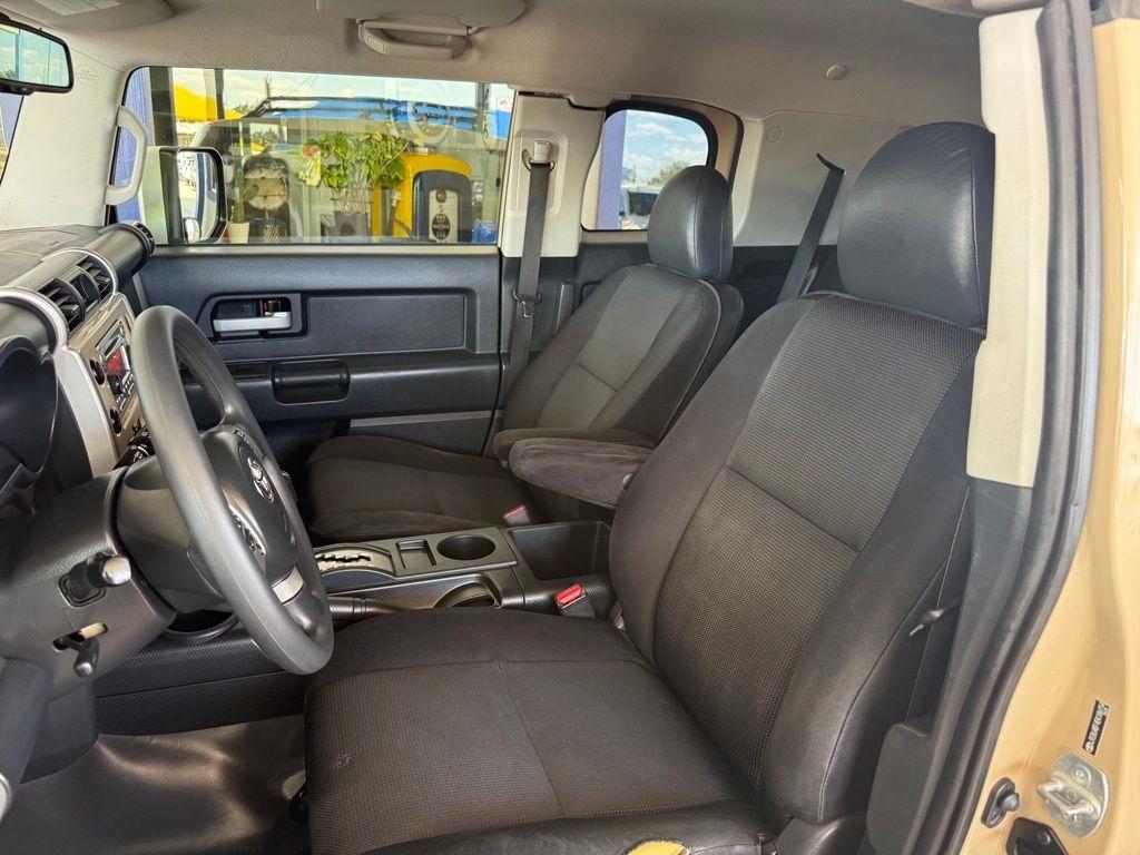 Toyota FJ Cruiser  2014
