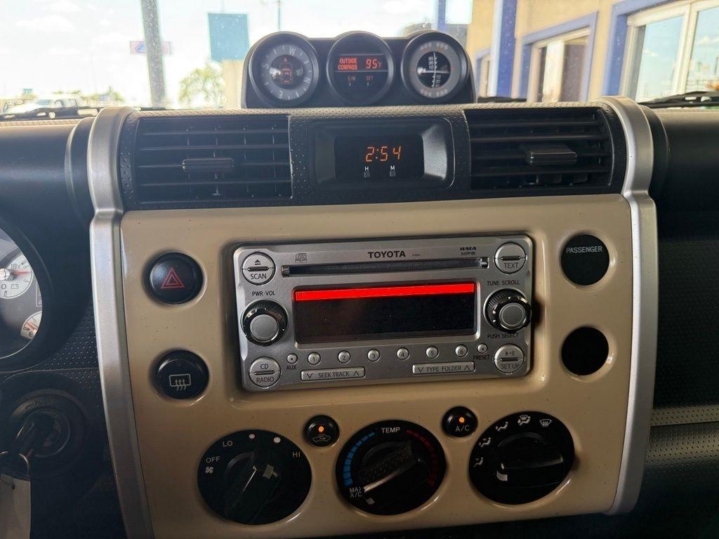 Toyota FJ Cruiser  2014