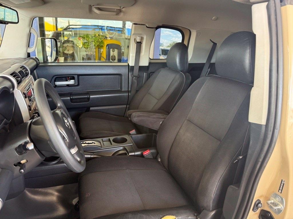 Toyota FJ Cruiser  2014