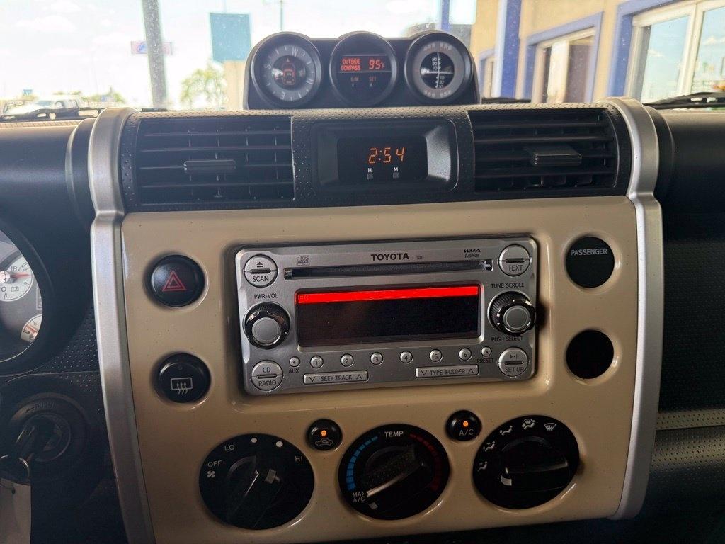 Toyota FJ Cruiser  2014