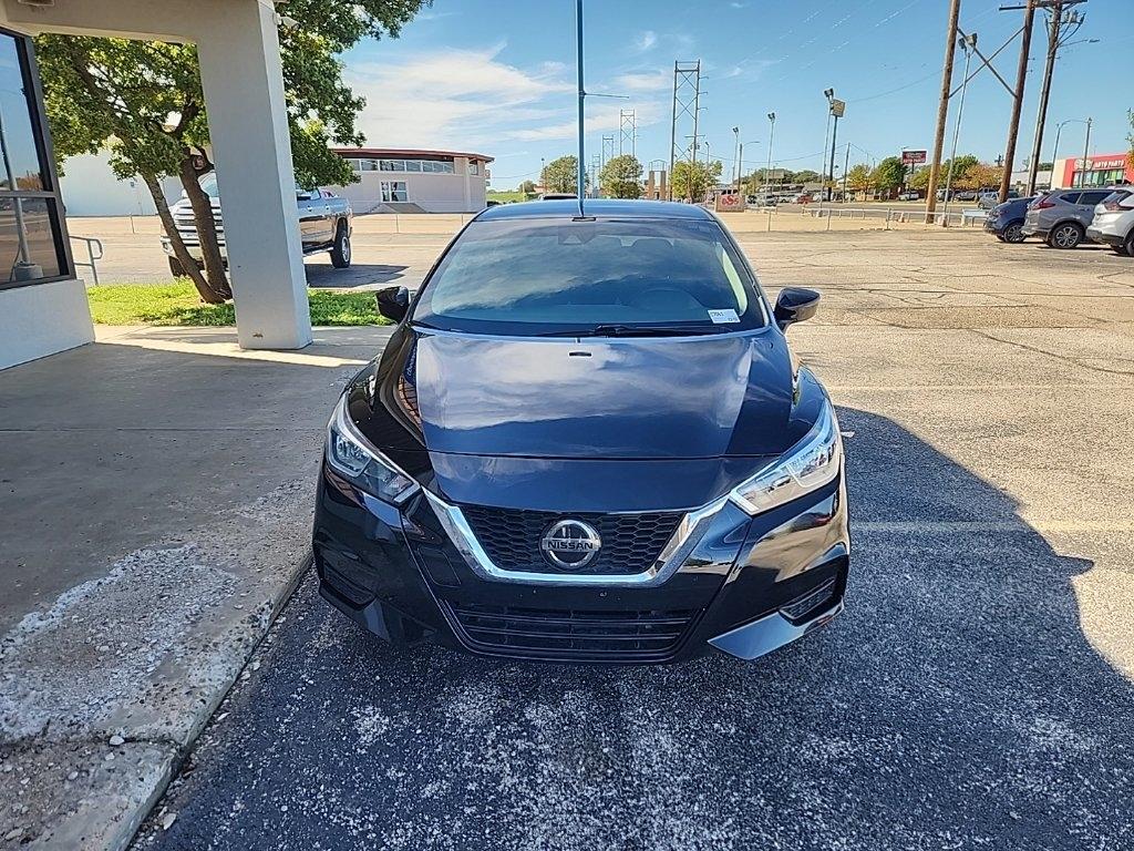 Nissan Versa  2021