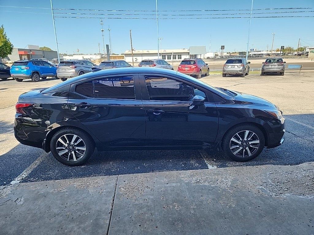 Nissan Versa  2021
