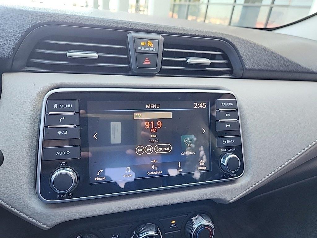 Nissan Versa  2021