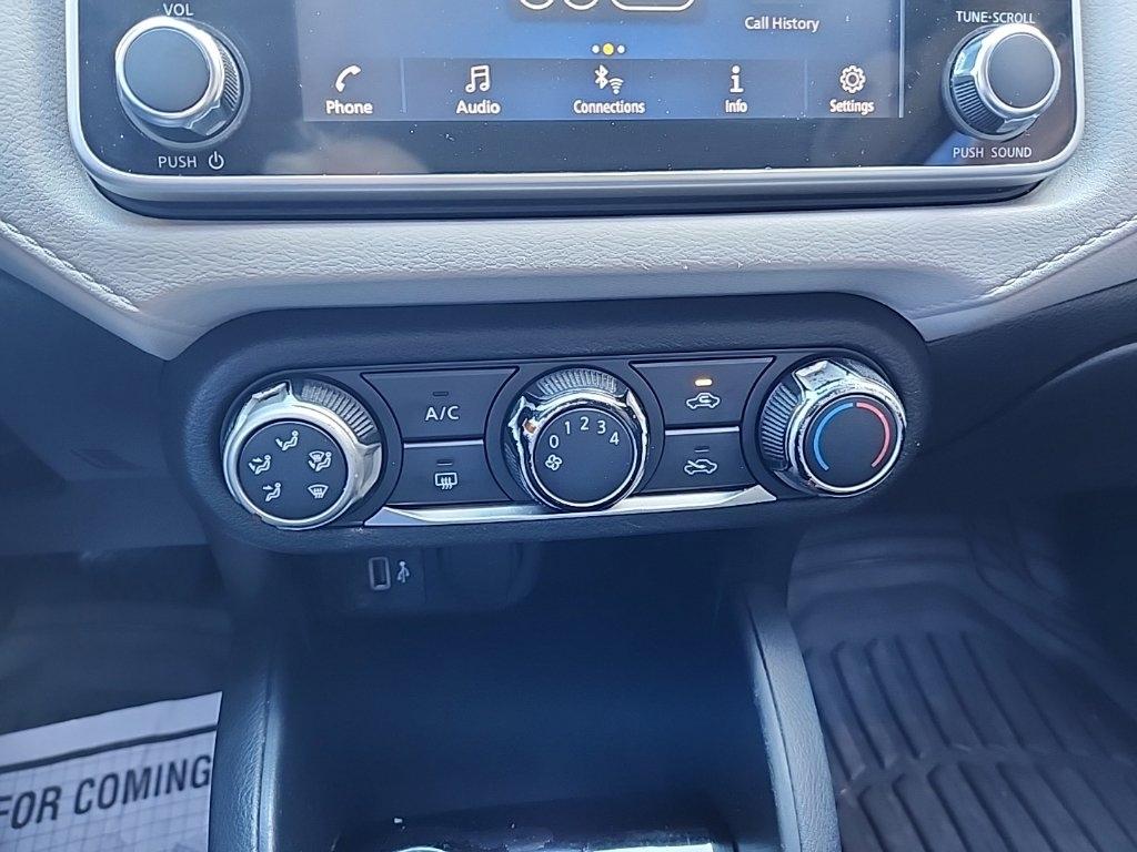 Nissan Versa  2021