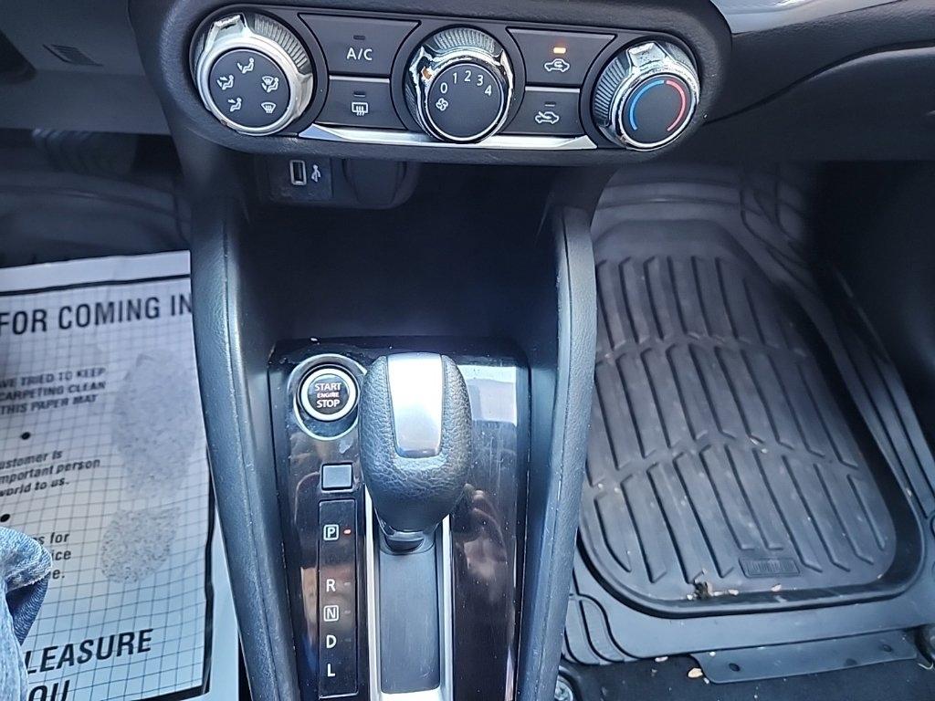 Nissan Versa  2021